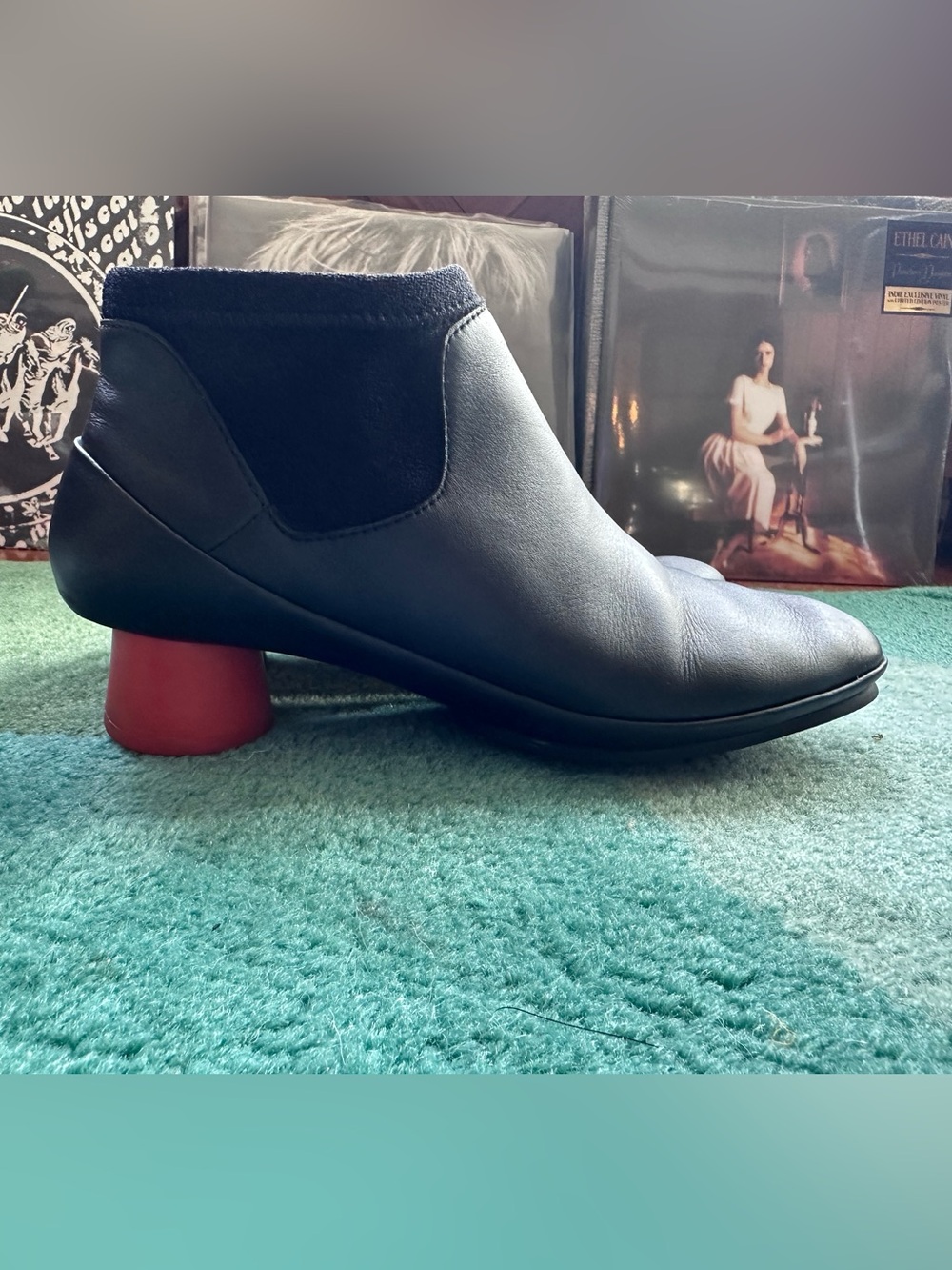 Camper NEARLY NEW Alright black leather/elastic ankle boot w/ red heel-39 (US 8) - Picture 4 of 16